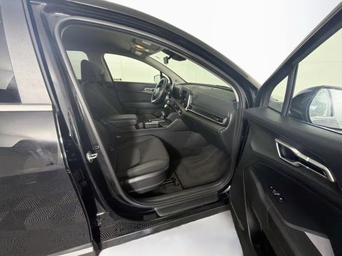 Used 2025 Kia Sportage LX FWD image 29