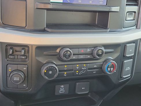 Certified 2025 Ford F250 XLT image 28