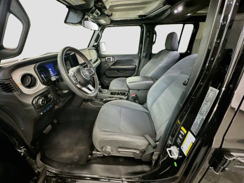 Used 2024 Jeep Wrangler Unlimited Sahara AWD/4WD image 13