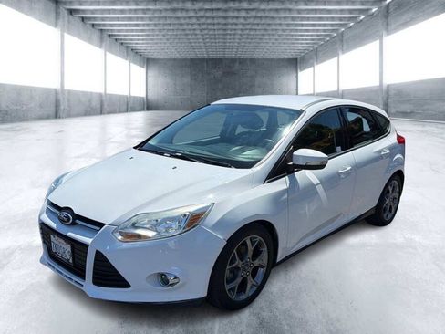 Used 2014 Ford Focus SE w/ Equipment Group 201A FWD image 1