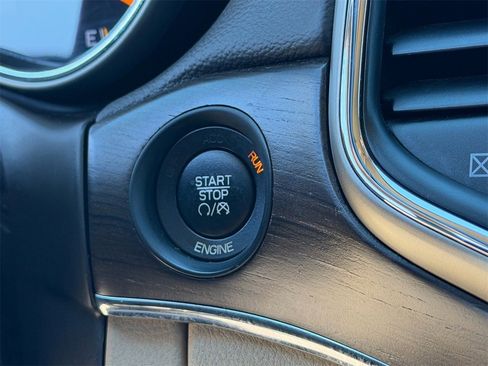 Used 2015 Jeep Grand Cherokee Overland image 30
