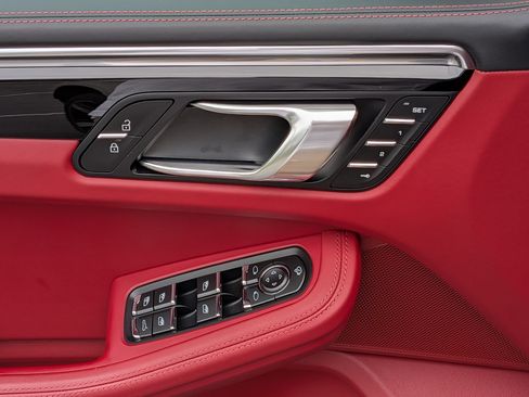 Certified 2025 Porsche Macan S AWD/4WD image 23