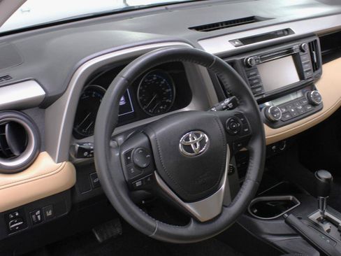 Used 2017 Toyota RAV4 XLE FWD image 31