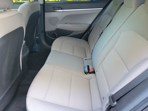 Used 2020 Hyundai Elantra SE FWD image 12