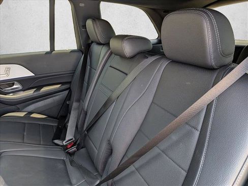 Used 2022 Mercedes-Benz GLS 450 4MATIC image 11
