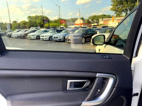 Used 2018 Land Rover Discovery Sport HSE image 24