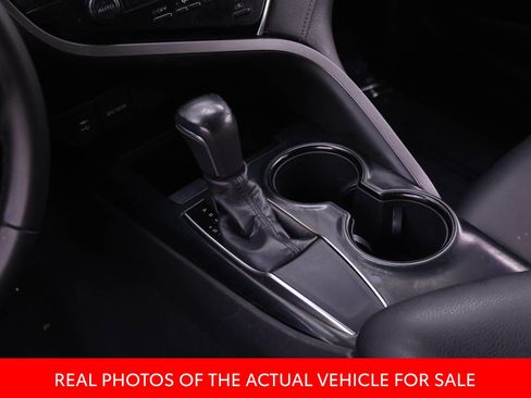 Used 2018 Toyota Camry SE w/ Moonroof Package FWD image 11