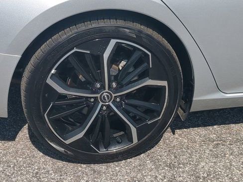 Used 2024 Nissan Altima 2.5 SR FWD image 10
