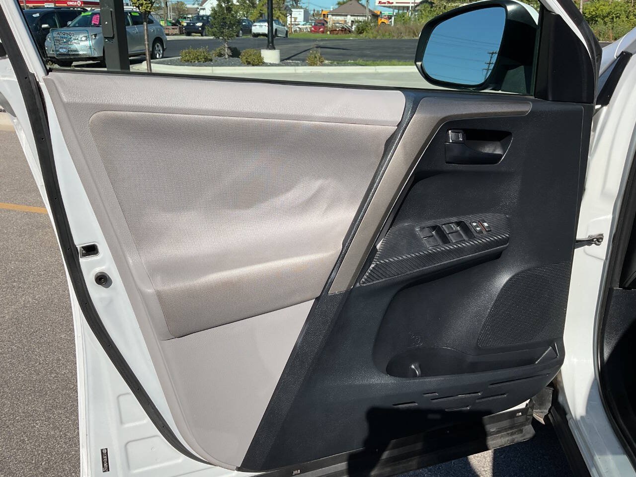 Used 2013 Toyota RAV4 XLE AWD/4WD image 28