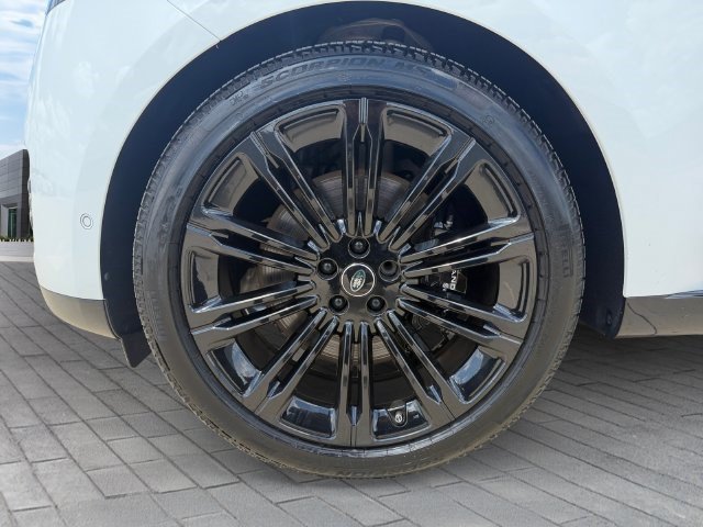 Used 2025 Land Rover Range Rover Autobiography AWD/4WD image 9