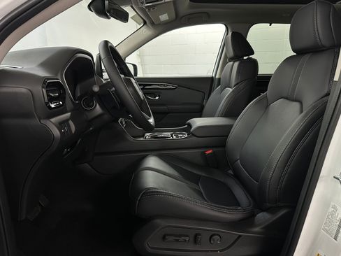 New 2025 Honda Pilot Touring image 5