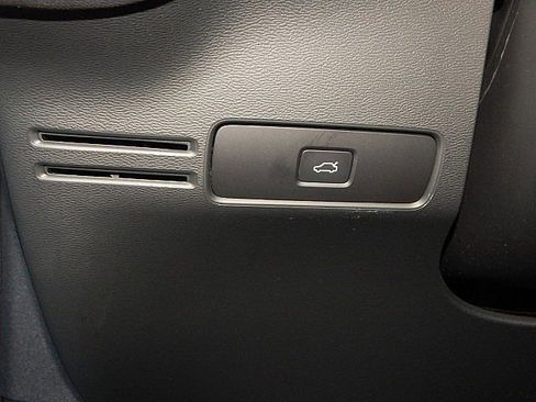 New 2026 Volvo XC40 B5 Ultra w/ Climate Package image 17