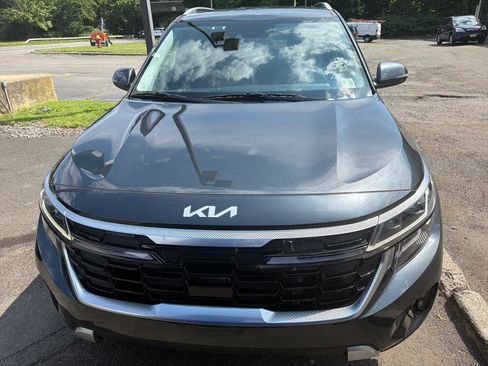 Used 2024 Kia Seltos SX AWD/4WD image 2