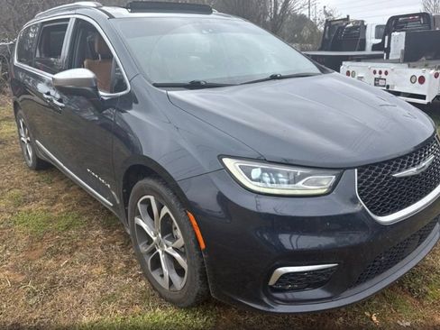 Used 2021 Chrysler Pacifica Pinnacle image 3