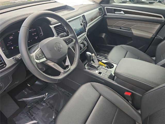 Used 2023 Volkswagen Atlas SE w/ Panoramic Sunroof Package FWD image 16