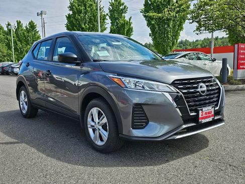 New 2025 Nissan Kicks Play S image 2