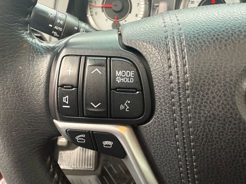 Used 2015 Toyota Sienna SE Premium image 19