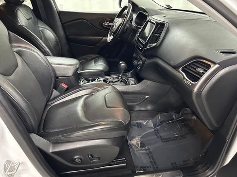 Used 2019 Jeep Cherokee Limited AWD/4WD image 13