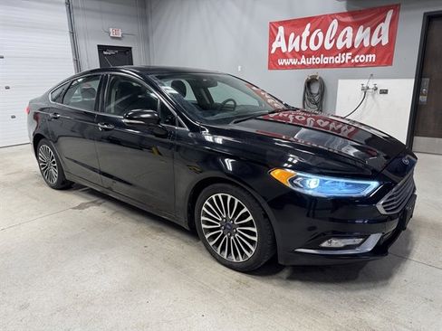 Used 2017 Ford Fusion SE w/ Equipment Group 202A image 2