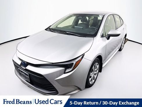 Used 2023 Toyota Corolla LE AWD/4WD image 3