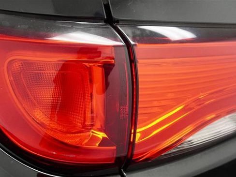 Used 2018 Chrysler Pacifica Touring-L image 44