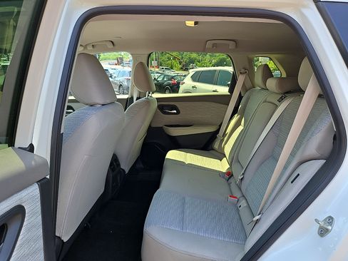 Certified 2023 Nissan Rogue SV AWD/4WD image 9