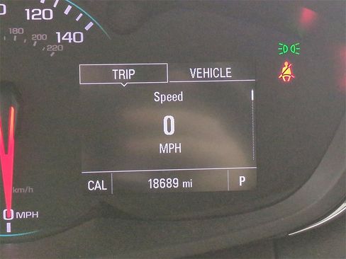 Used 2022 Chevrolet Trax LT w/ LT Convenience Package image 12