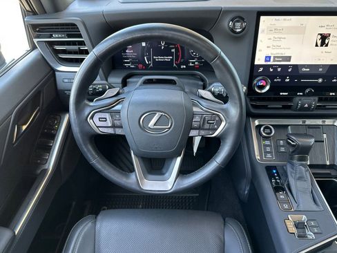 Used 2025 Lexus GX 550 AWD/4WD image 15