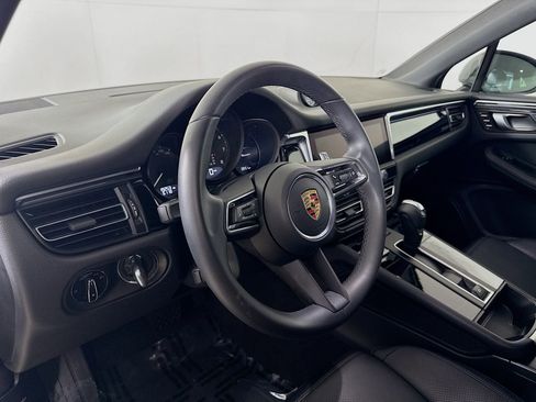 Certified 2024 Porsche Macan AWD/4WD image 4