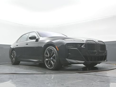 Used 2023 BMW 760i xDrive w/ Luxury Rear Seating Package AWD/4WD image 31