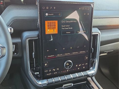 New 2026 GMC Yukon XL Denali w/ Sun & Power Step Package AWD/4WD image 18
