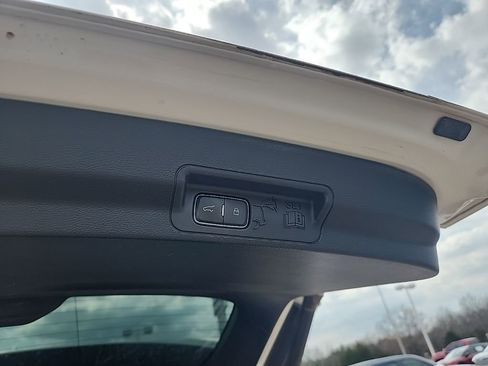 Used 2020 Ford Explorer XLT w/ Equipment Group 202A image 8