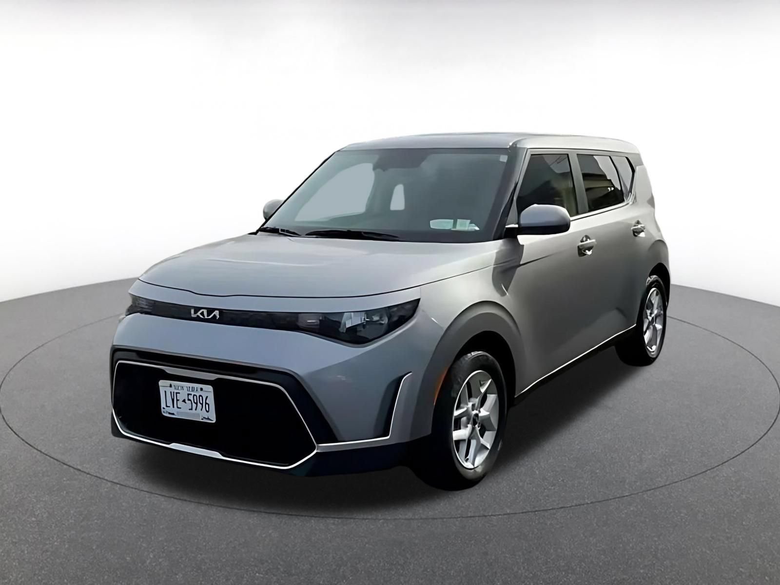 Used 2025 Kia Soul LX w/ LX Technology Package FWD image 6
