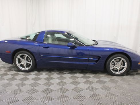 Used 2004 Chevrolet Corvette Coupe w/ Preferred Equipment Group RWD image 18