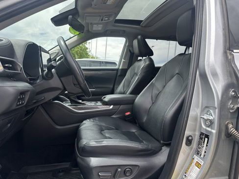 Used 2021 Toyota Highlander Limited AWD/4WD image 11