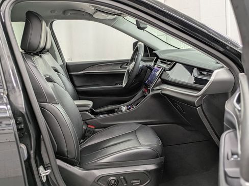 Used 2023 Jeep Grand Cherokee Limited w/ Black Appearance Package image 20