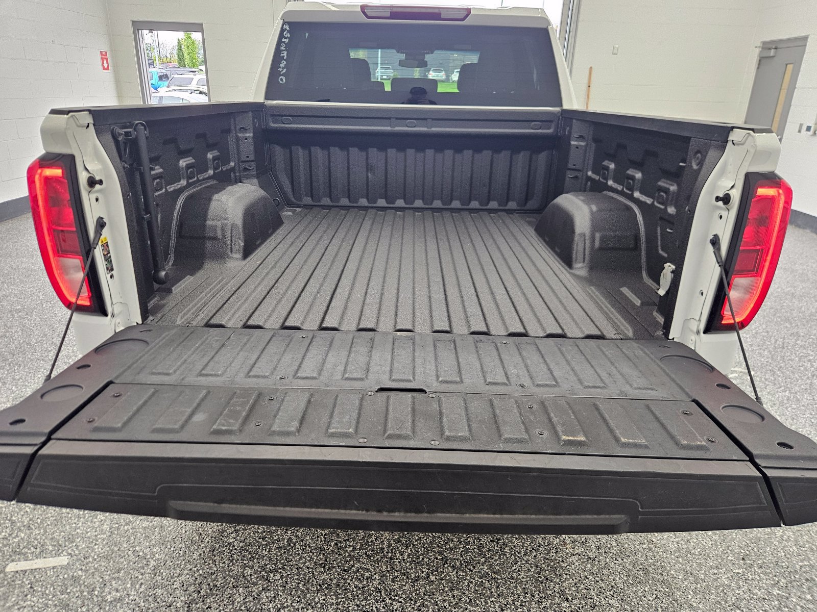 Used 2024 GMC Sierra 1500 SLE AWD/4WD image 40