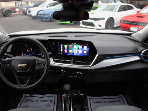 Used 2025 Chevrolet Trax LT FWD image 19