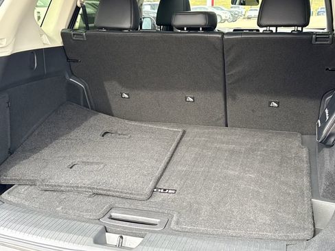 Used 2023 Nissan Rogue SV w/ SV Premium B Package image 11