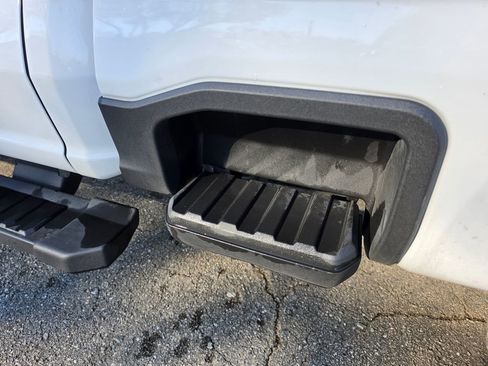 Used 2026 Ford F250 Lariat w/ Black Appearance Package image 32