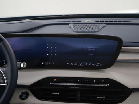 Used 2025 Buick Enclave Avenir image 16