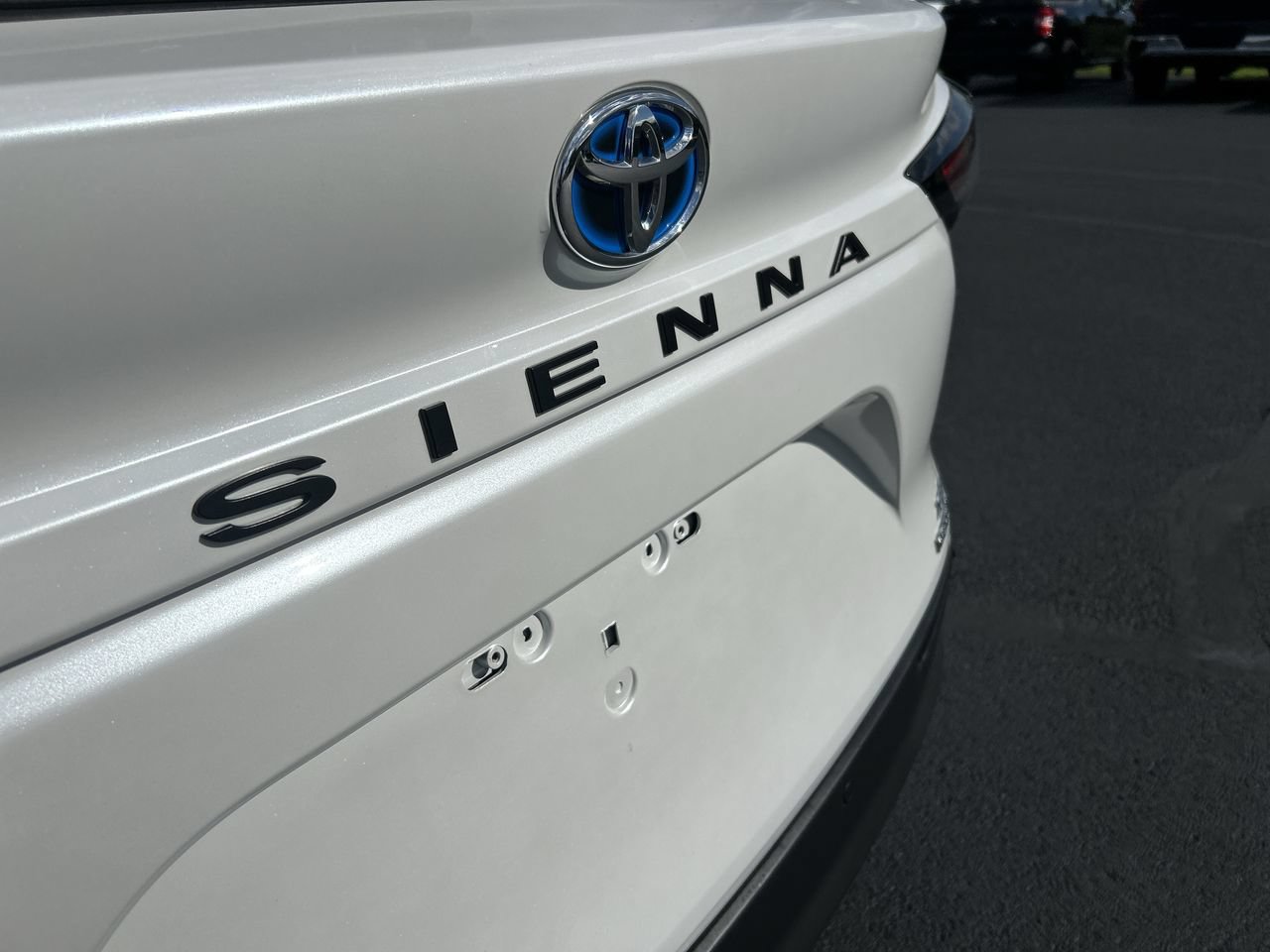 Used 2022 Toyota Sienna XLE w/ XLE Plus Package AWD/4WD image 11