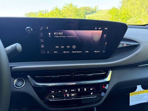 New 2025 Buick Envista Avenir FWD image 16