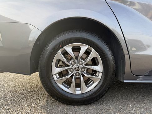 Used 2023 Toyota Sienna XLE image 30