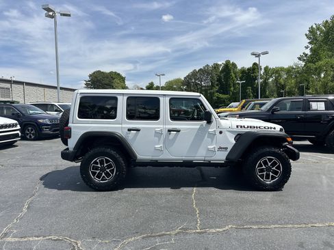 Used 2025 Jeep Wrangler Unlimited Rubicon w/ Convenience Group image 10