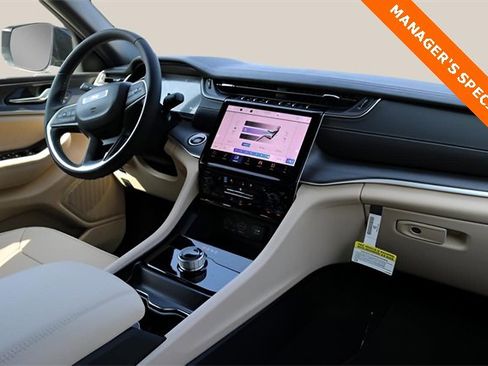 New 2025 Jeep Grand Cherokee Limited w/ Luxury Tech Group II image 19