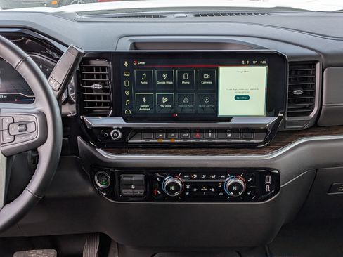 Used 2025 GMC Sierra 1500 SLE image 3