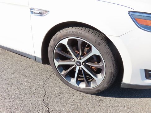 Used 2015 Ford Taurus SEL w/ Equipment Group 201A image 10