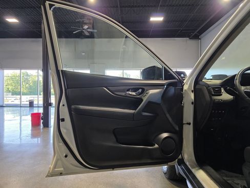 Used 2020 Nissan Rogue SV AWD/4WD image 15