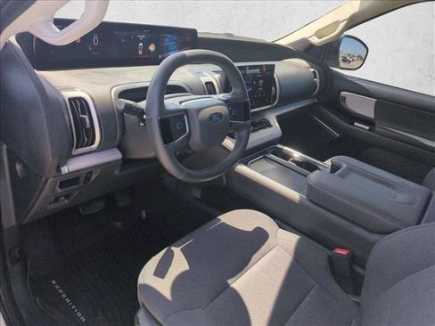 Used 2025 Ford Expedition Active RWD image 10